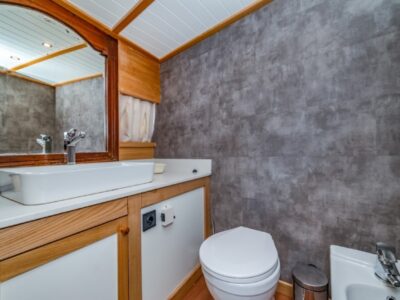 Ekmar Yachting Amazon Solo Gulet En Suite Bathroom Lavatory View 400x300