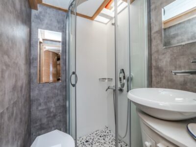 Ekmar Yachting Amazon Solo Gulet En Suite Bathroom Shower View 400x300