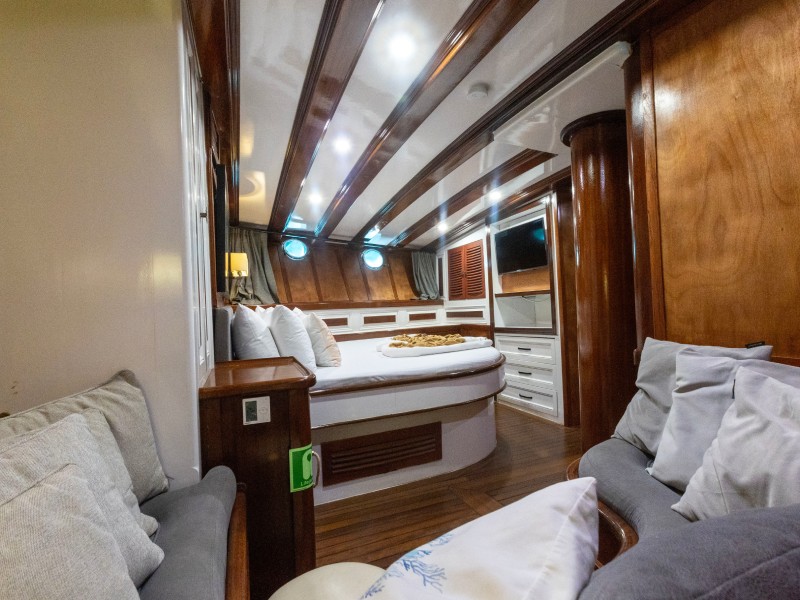 Ekmar Yachting Grande Mare Master Cabin Vip Side View