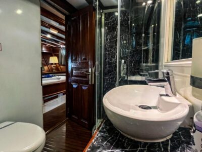 Ekmar Yachting Grande Mare Master Cabin En Suite Bathroom Lavatory View 400x300
