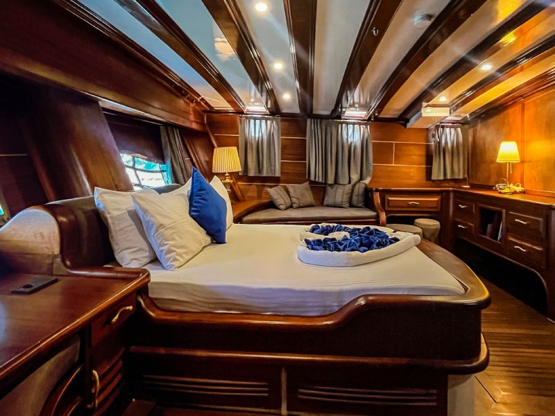 Ekmar Yachting Grande Mare Master Cabin Side Left View