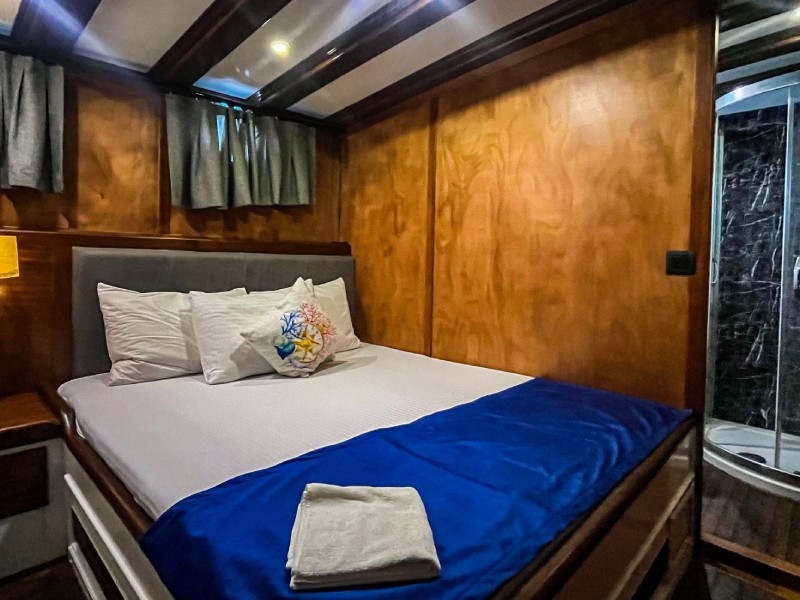 Ekmar Yachting Grande Mare Master Cabin Side View