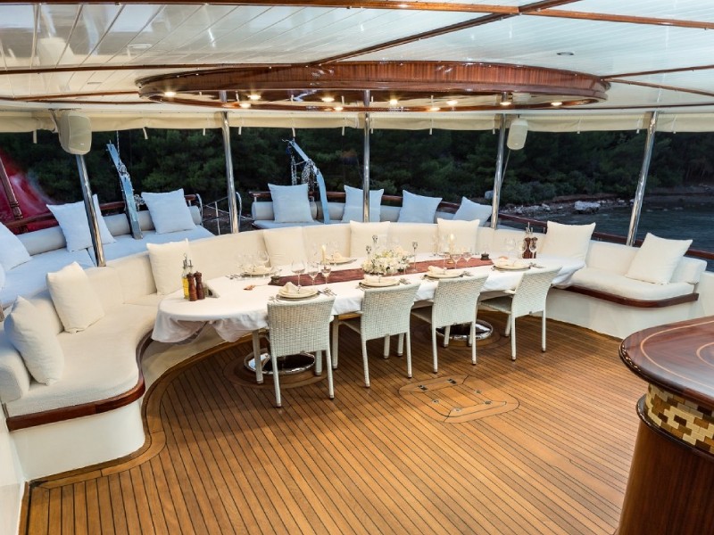 Ekmar Yachting Halcon Del Mar Al Fresco Dining Area View