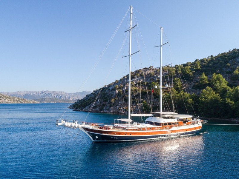 Ekmar Yachting Halcon Del Mar Bow Side View