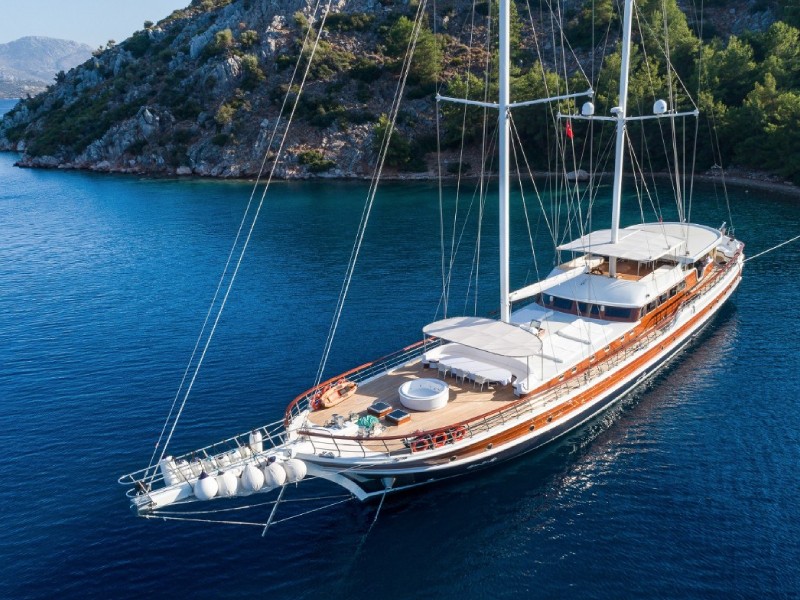 Ekmar Yachting Halcon Del Mar Bow View