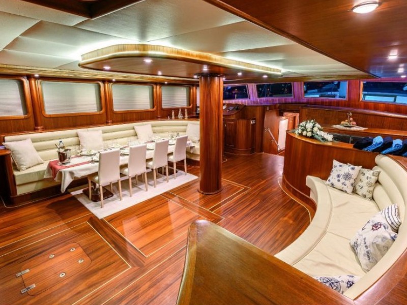 Ekmar Yachting Halcon Del Mar Saloon View