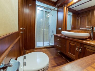 Ekmar Yachting Halcon Del Mar Twin Cabin En Suite Bathroom View 400x300