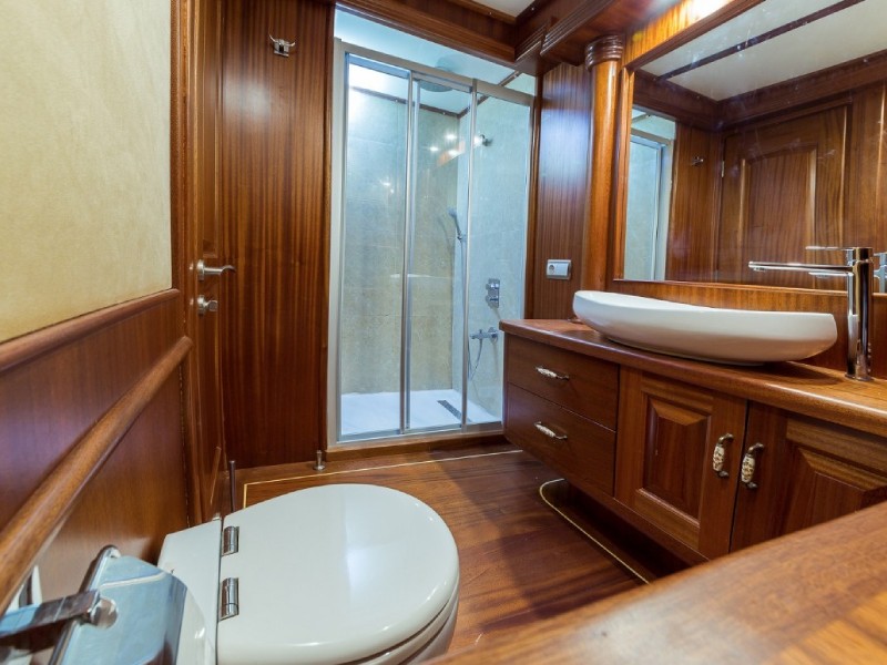 Ekmar Yachting Halcon Del Mar Twin Cabin En Suite Bathroom View