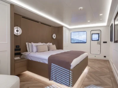 Ekmar Yachting Illusion Ii Motor Yacht Double Cabin Side Right View 400x300