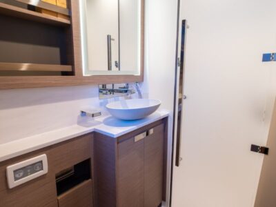 Ekmar Yachting Mus 3 Catamaran Double And Twin Cabin En Suite Bathroom View 400x300