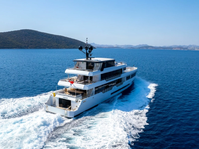 Ekmar Yachting Ocean Breeze Motor Yacht Cruising Rear View