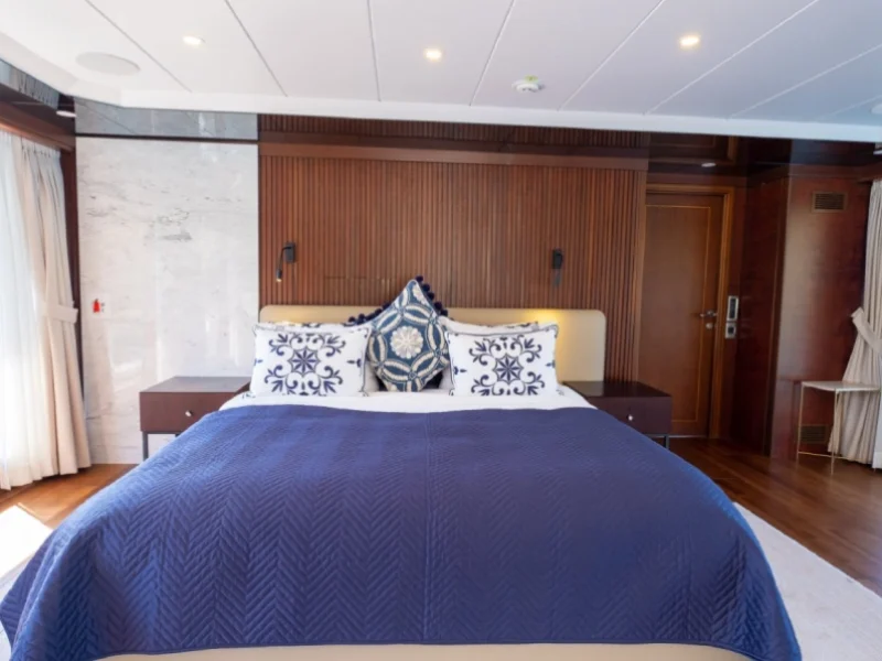 Ekmar Yachting Ocean Breeze Motor Yacht Double Cabin Front Side View 800x600