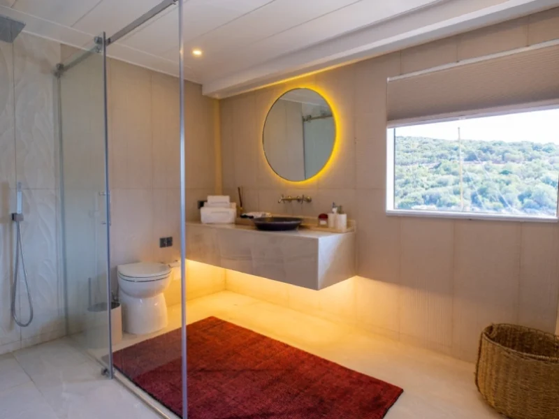 Ekmar Yachting Ocean Breeze Motor Yacht En Suite Bathroom View 800x600