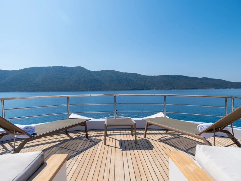 Ekmar Yachting Ocean Breeze Motor Yacht Sundeck Rear View