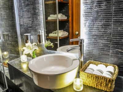Ekmar Yachting Papa Joe Gulet En Suite Bathroom Single Lavatory View 400x300