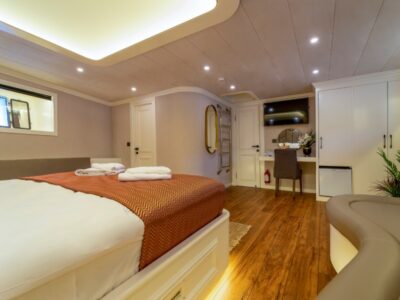 Ekmar Yachting Queen Of Makri Master Cabin Vip Three View 400x300