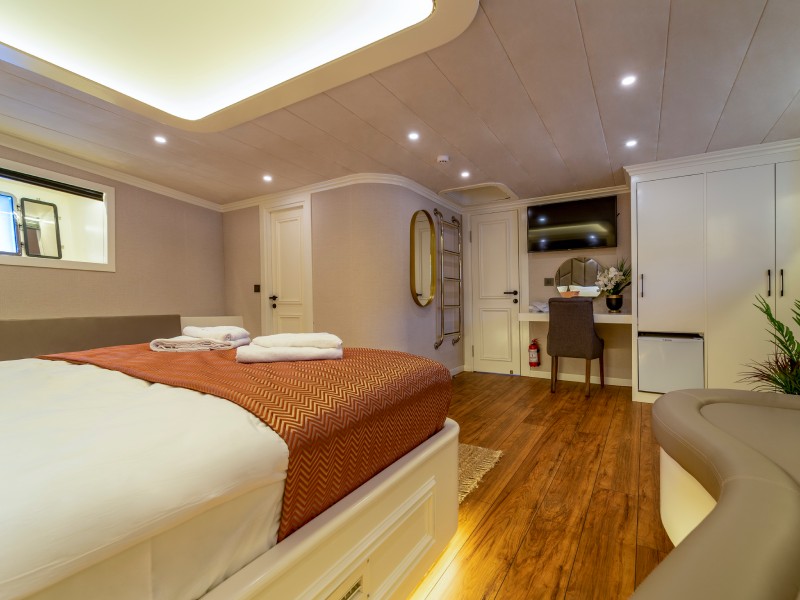 Ekmar Yachting Queen Of Makri Master Cabin Vip Three View