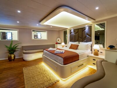 Ekmar Yachting Queen Of Makri Master Cabin Vip Two Side View 400x300