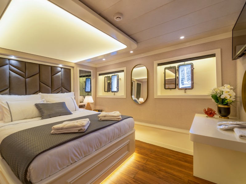 Ekmar Yachting Queen Of Makri Master Cabin Side View