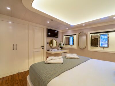 Ekmar Yachting Queen Of Makri Master Cabin View 400x300