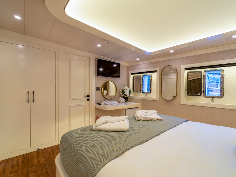 Ekmar Yachting Queen Of Makri Master Cabin View