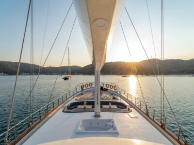 Ekmar Yachting Queen Of Makri Bow Jakuzi And Sofa View 400x300