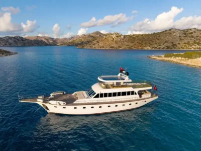 M/Y Caneren