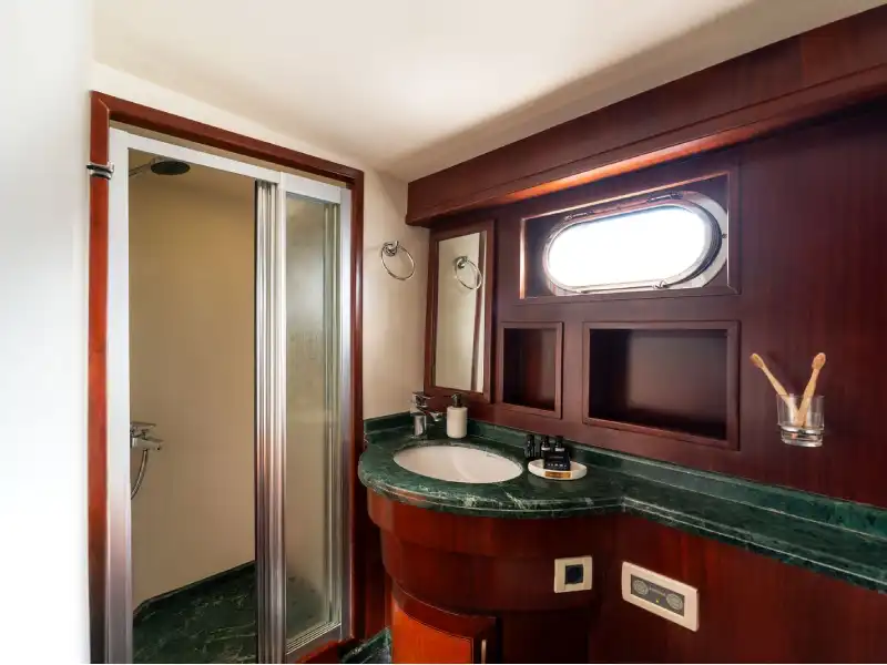 M/Y Caneren