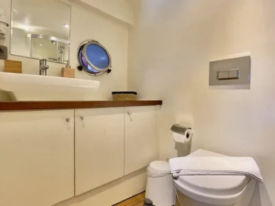 Ekmar Yachting Derya Deniz Gulet Yacht En Suite Bathroom Lavatory Side View 400x300
