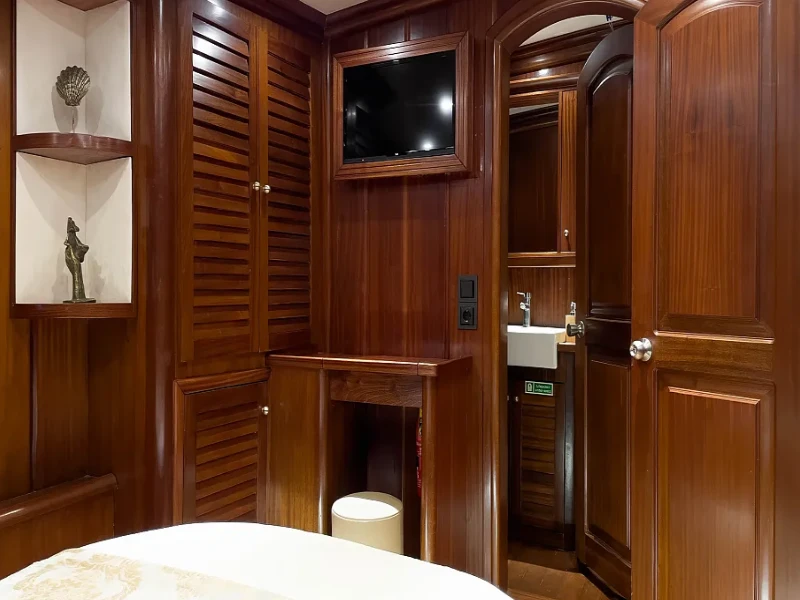 Ekmar Yachting Diva Deniz Gulet Yacht Double Cabin Bathroom Side View