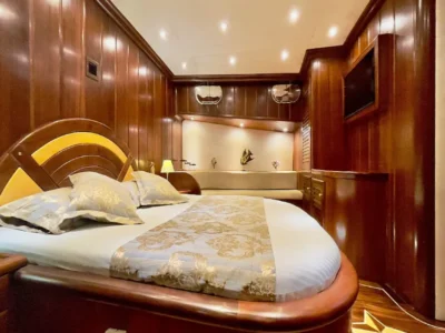 Ekmar Yachting Diva Deniz Gulet Yacht Master Cabin Right Side View 400x300