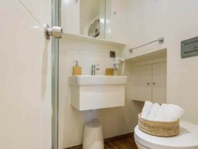 Ekmar Yachting Grand Sailor Gulet Yacht En Suite Bathroom Lavatory View 400x300
