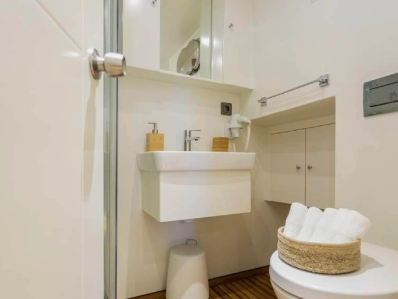Ekmar Yachting Grand Sailor Gulet Yacht En Suite Bathroom Lavatory View