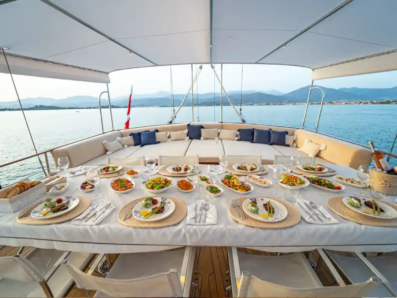 M/Y Happy Days