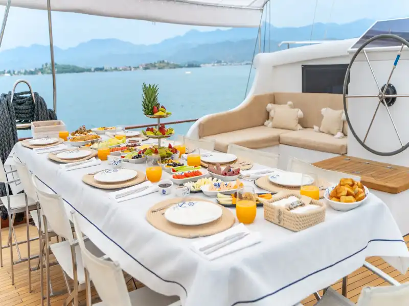 M/Y Happy Days