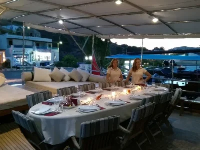 Ekmar Yachting S Dogu Gulet Yacht Al Fresco Dining Area With Crew Members View 400x300