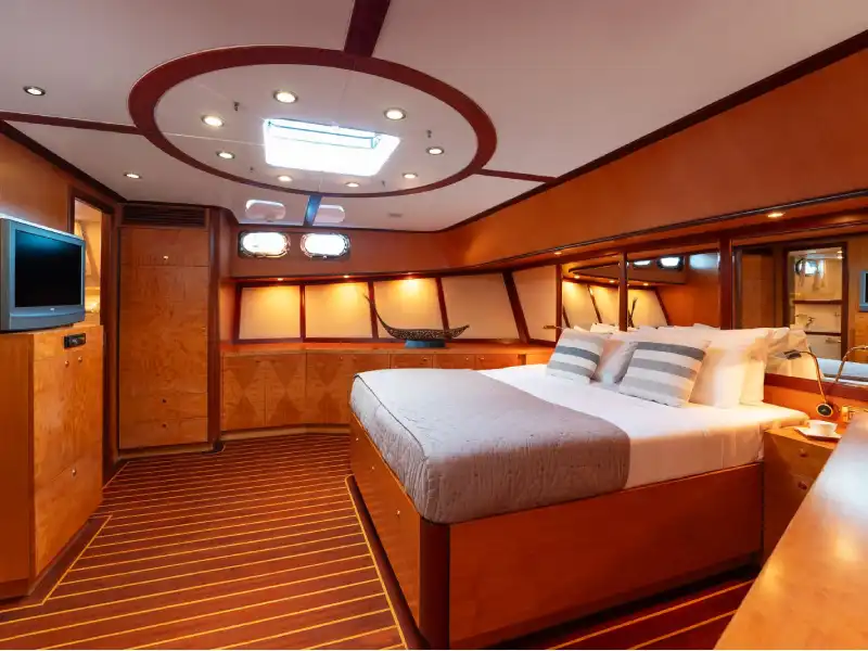 M/S Serenity 86